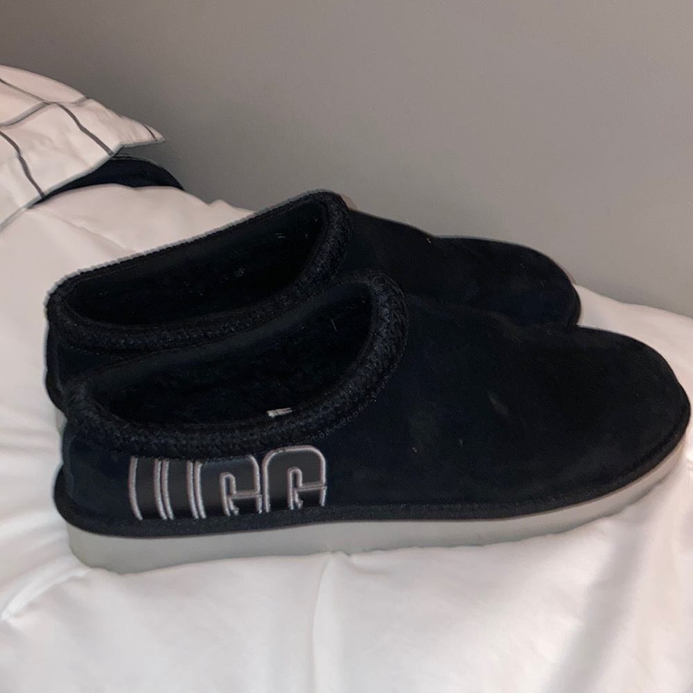 Black UGG’s